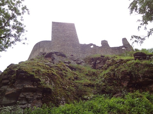 toren ruine Choustnik