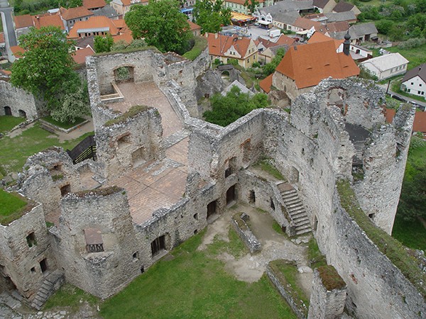 Ruine Rabi vanuit toren