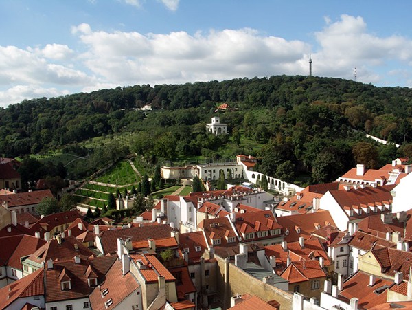 Uitzicht op Petrin park Praag