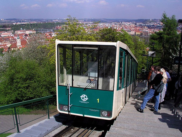 Treintje Petrin heuvel Praag